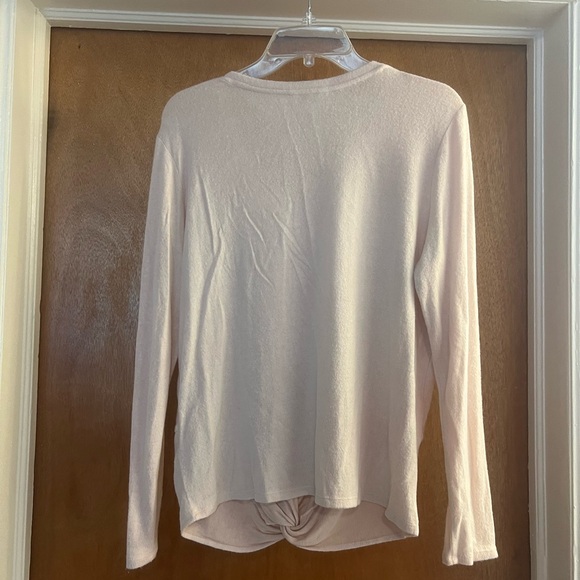 Candie’s Women’s Light Pink Lightweight V-neck Long Sleeve Soft Sweater - Picture 4 of 5